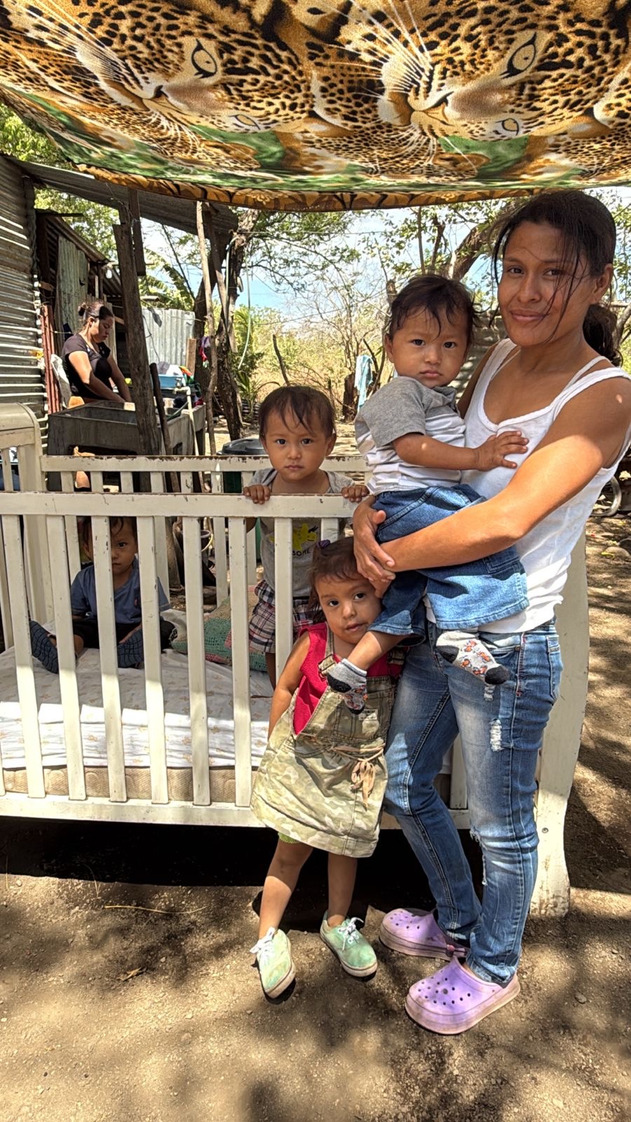 Yelba and her four young children in Nicaragua receiving support from Frontier Horizon